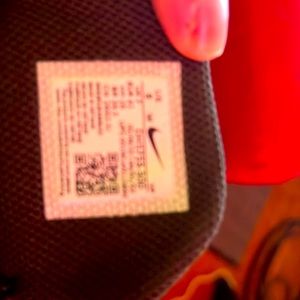 Mens 8 wide nike sneakers new in box